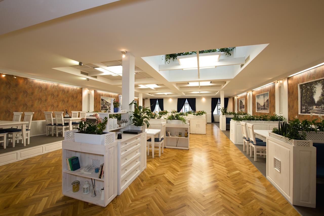 Hotel Slavia Svitavy Luaran gambar