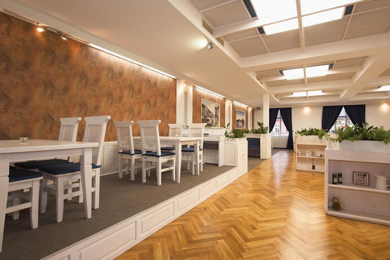 Hotel Slavia Svitavy Luaran gambar