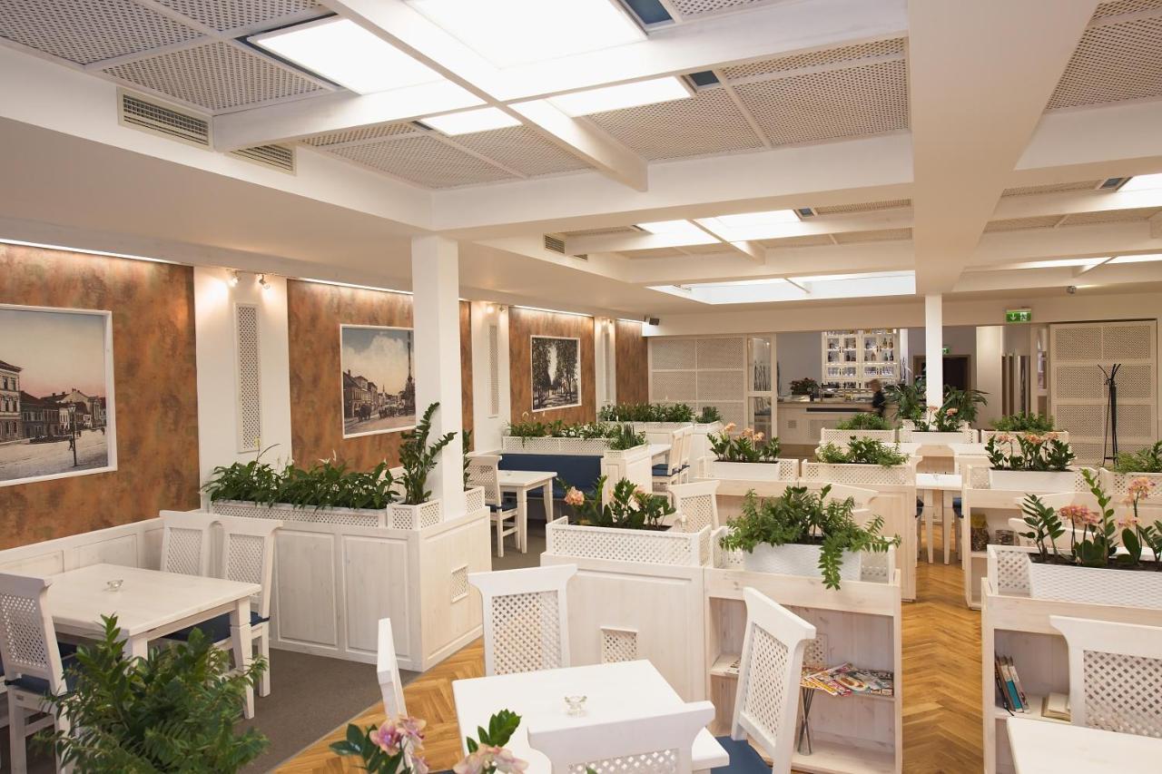 Hotel Slavia Svitavy Luaran gambar