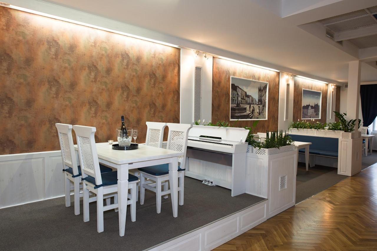 Hotel Slavia Svitavy Luaran gambar